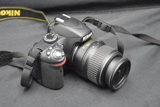 Cámara Nikon D3200 con accesorios