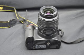 Cámara Nikon D3200 con accesorios