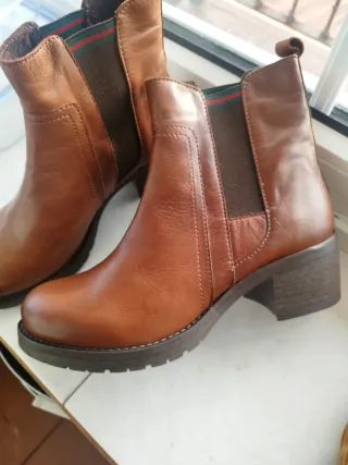 Botines de piel marrones