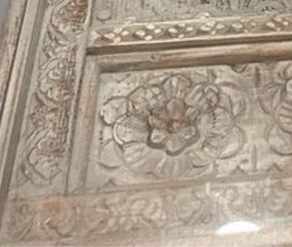 Puerta de madera tallada Indonesia