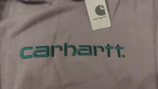 Sweatshirt hoodie com capuz da marca Carhartt.