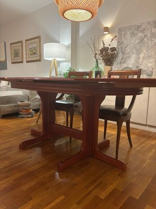 Mesa de comedor ovalada de maderai