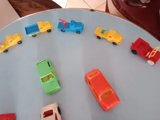 Modellini auto e camioncini giocattolo