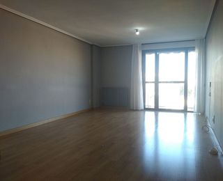 Piso en alquiler en La Jota en Zaragoza