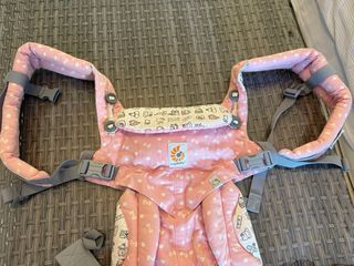 Mochila Ergobaby Omni 360 Hello Kitty