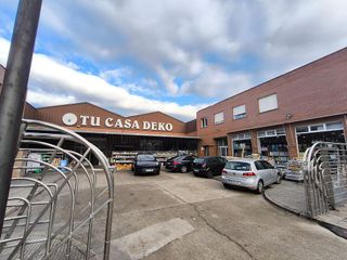 Local comercial en alquiler en La Chantría - La Lastra en León