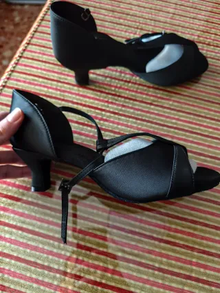 Zapatos de baile nuevos