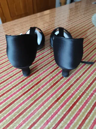 Zapatos de baile nuevos