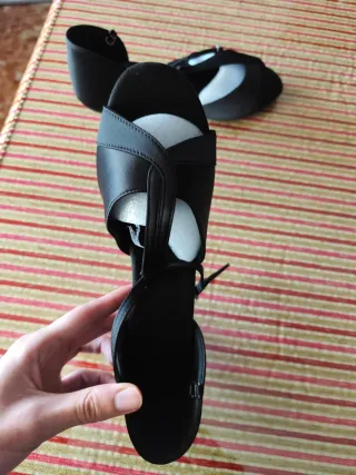 Zapatos de baile nuevos