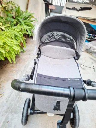 Carro de bebe con dos juegos de silla y capaso