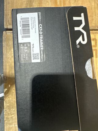 Zapatillas de entrenamiento blancas y marrones