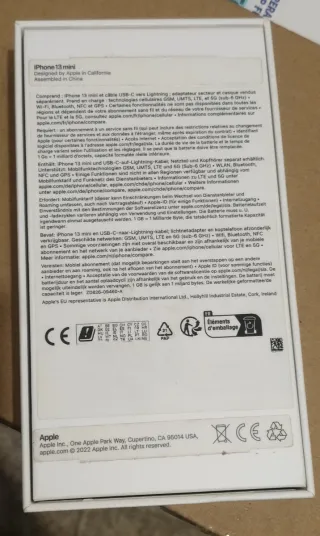 Caja iPhone 13 mini negro