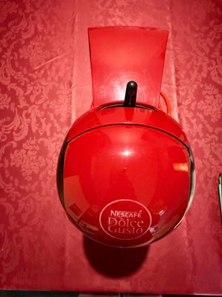 Cafetera Dolce Gusto Roja