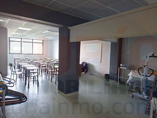 Local comercial en alquiler en Parque del Oeste - Olivares en Oviedo