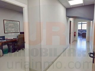 Local comercial en alquiler en Parque del Oeste - Olivares en Oviedo