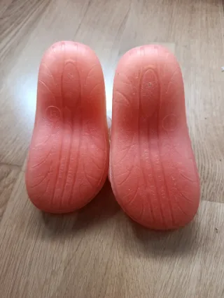 Chanclas Igor transparentes coral. Talla 21