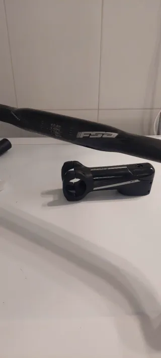 Manillar y potencia FSA carretera. Sistema ACR.