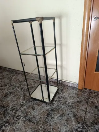 Vitrina de cristal y metal negra