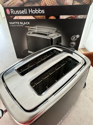 Tostadora Russell Hobbs Negra Mate