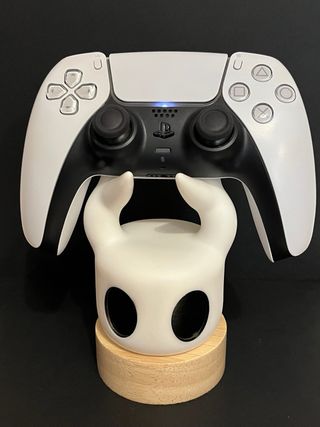 Soporte 3D para mando CON LUZ Hollow Knight.