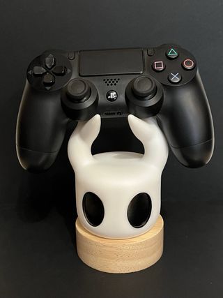 Soporte 3D para mando CON LUZ Hollow Knight.