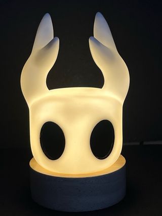 Soporte 3D para mando CON LUZ Hollow Knight.