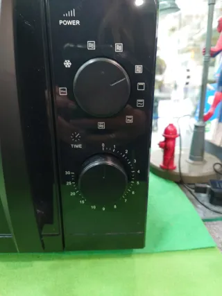 Microondas Taurus Ready Black Grill 700W 20L