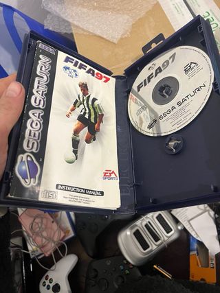 Sega Saturn Negra + Mando + Memoria