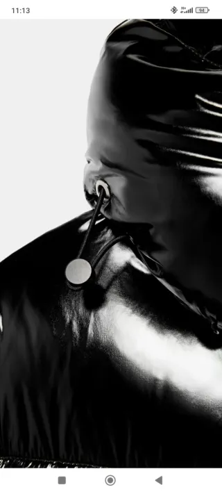 Abrigo largo negro brillante