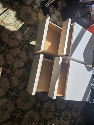 Mesitas de noche blancas de madera