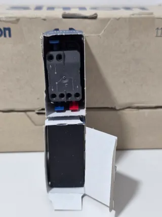 SIMON 270. BLANCO Y NEGRO MATE.