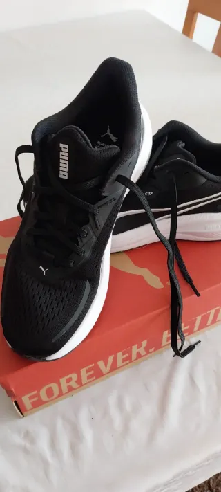 Zapatillas Puma Talla 41 Negras y Blancas