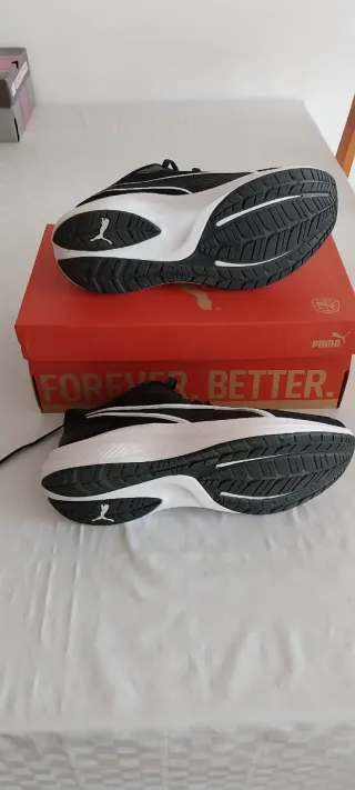 Zapatillas Puma Talla 41 Negras y Blancas