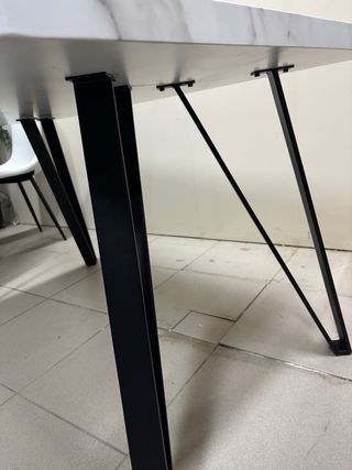 Mesa de comedor disponible, dos colores