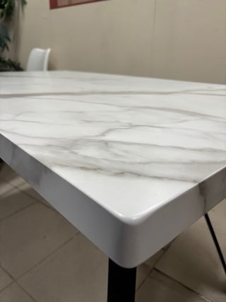 Mesa de comedor disponible, dos colores