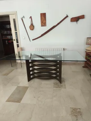 Mesa de comedor cristal con pie de hierro fundido