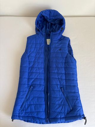 Chaleco azul celeste con capucha, talla S