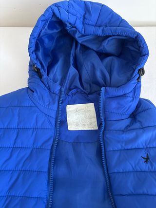 Chaleco azul celeste con capucha, talla S