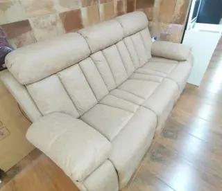 Sofá reclinable de tela beige