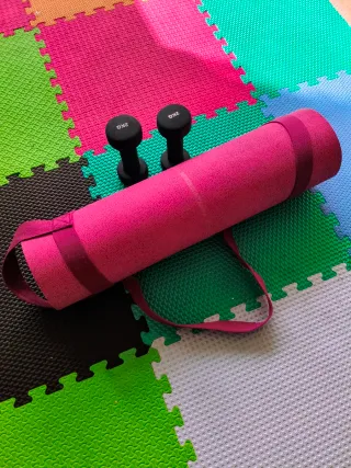 Esterilla yoga Decathlon y 2 mancuernas 2 kg