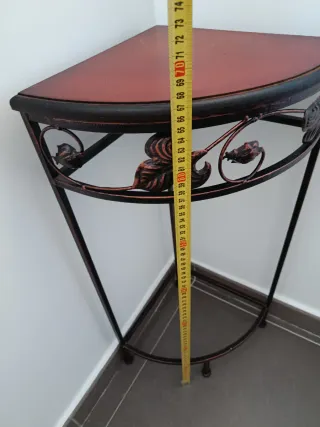 Estantería de rincón metálica y madera