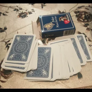 Scatola Poker Modiano con gettoni e carte