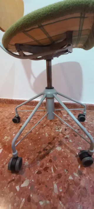 Silla oficina Federico Giner madera y tela