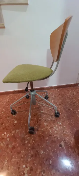 Silla oficina Federico Giner madera y tela