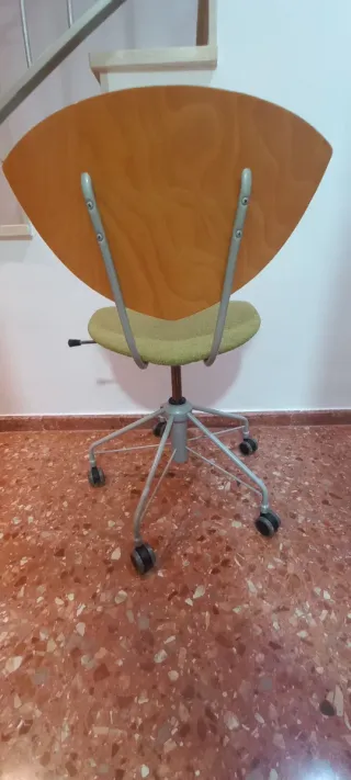 Silla oficina Federico Giner madera y tela