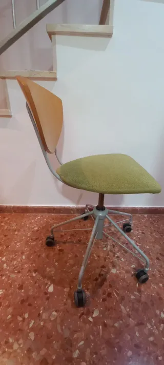 Silla oficina Federico Giner madera y tela