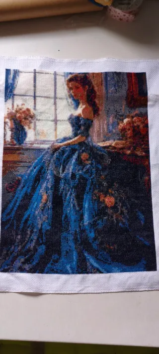 Cuadro Punto de Cruz Mujer Vestido Azul