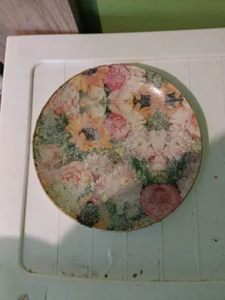 Plato decorado a mano flores cerámica