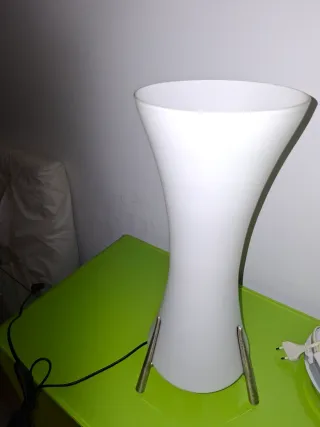 Lámpara de mesa blanca moderna