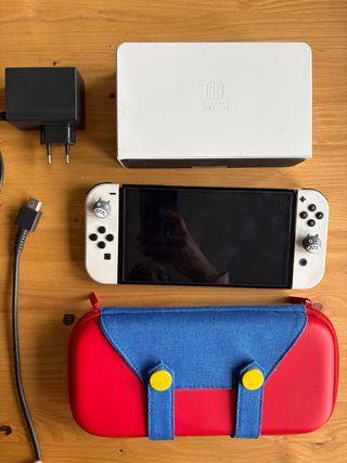 Nintendo Switch OLED Blanca con funda y accesorios